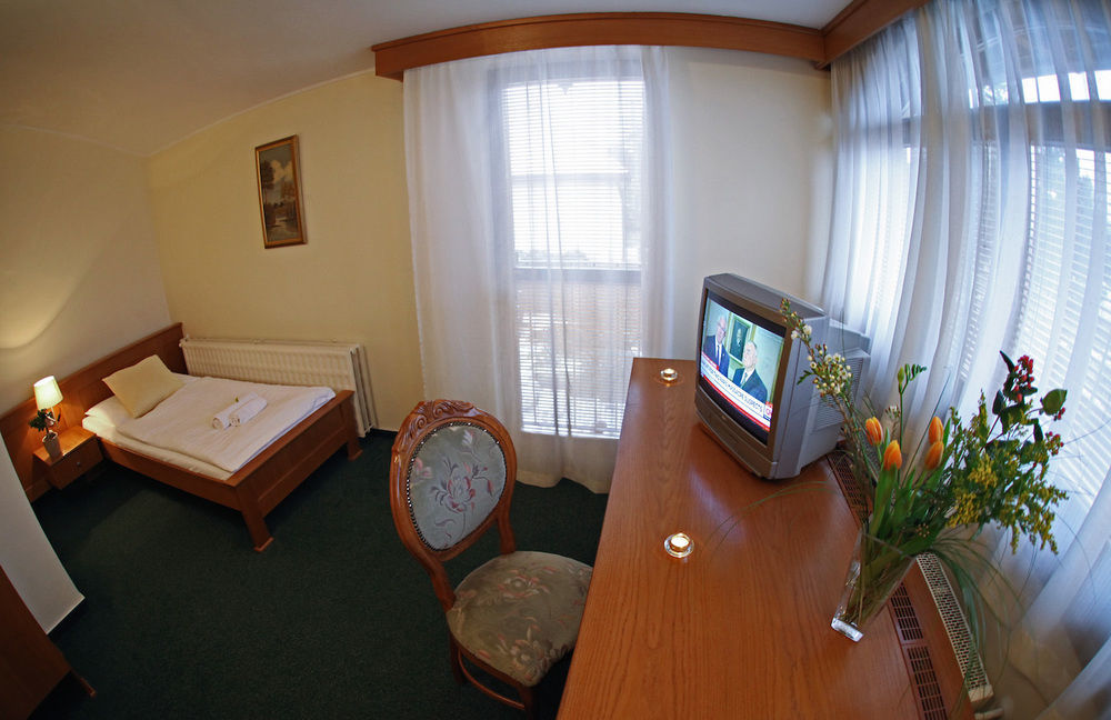 Wellness & Restaurant Zoborska, Free Parking Guest house